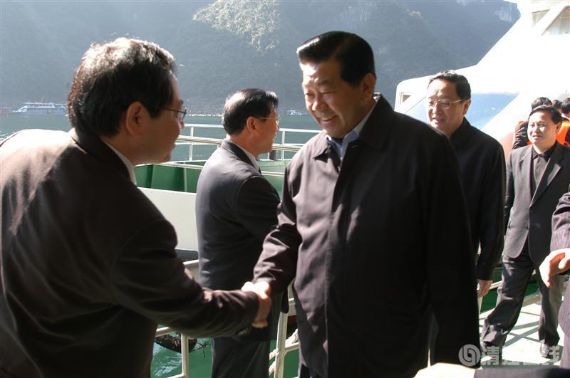 2004年11月,全國政協主席賈慶林視察清江 2004年11月,全國政協主席賈慶林視察清江