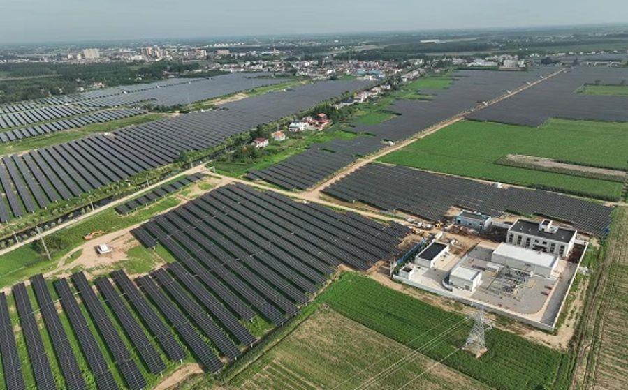 石首南口光伏電站全景(攝影:張遼) 石首南口光伏電站全景(攝影:張遼)